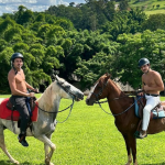 Eles mantêm uma espécie de guarda compartilhada do animal. (Foto: Instagram)