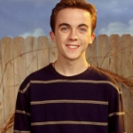 Quem não se lembra de Frankie Muniz na série 'Malcolm'? Em 2003, o ator chegou a ser considerado 'o adolescente mais poderoso de Hollywood'. (Foto: Divulgação)