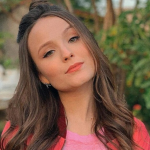 Larissa Manoela é uma prova de que muitos famosos utilizam o site para que as pessoas conheçam mais de seu trabalho. (Foto: Instagram)