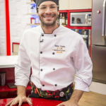 Rainer Cadete, intérprete do italiano Luigi, em "Terra e Paixão", adora preparar receitas típicas do país. (Foto: Divulgação/Globo)