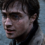 Em 2012, Daniel Radcliffe admitiu que tinha problemas com a bebida e que ficava bêbado nas noites anteriores às filmagens de Harry Potter. (Foto: Divulgação)