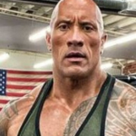 Você com certeza já viu uma imagem como a acima em algum filme estrelado por The Rock: o astro sempre aparece ns telonas com os brações de fora. (Foto: Instagram)