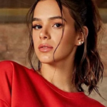 Em sua estreia em Hollywood no papel de Jenny em "Besouro Azul", Bruna Marquezine não apenas conquistou renome internacional, mas também uma considerável quantia em dinheiro como pagamento. (Foto: Divulgação)