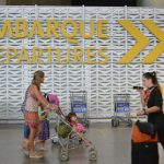 Três quilos estavam na mala despachada de uma passageira que pretendia ir a Portugal. Os outros 2 kg da droga foram encontrados por um cão farejador no momento do check-in. (Foto: Agência Brasil)