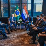 Em conversa com jornalistas na saída do seu hotel, Lula declarou que está satisfeito com a reunião que teve com Zelensky (Foto: Agência Brasil)