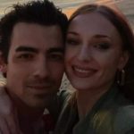 Nesta semana o jornal Page Six divulgou que Sophie Turner e Joe Jonas, que anunciaram recentemente sua separação por meio de uma carta aberta, estão prestes a entrar em uma briga legal, pois a atriz estaria entrando com um processo contra seu ex-marido. (Foto: Divulgação)