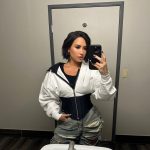 Demi Lovato é outra famosa que também desativou seus perfis na web após alguns problemas com sua saúde mental (Foto: Instagram)