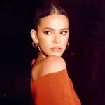 Por outro lado, o super-herói do filme, Xolo Maridueña, teve um pagamento cinco vezes maior que o de Bruna Marquezine, totalizando US$ 850 mil, o que equivale a R$ 4 milhões. (Foto: Divulgação)