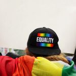 Ela irá responder por injúria racial e homofobia, sem direito a fiança, e, caso condenada, poderá pegar pena de até 5 anos. (Foto: Unsplash)