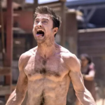 Uma foto de Daniel Radcliffe que circulou esta semana na internet chamou a atenção por causa do corpo do ator, que aparece mais sarado. (Foto: Divulgação)