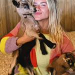 Giovanna Ewbank e o marido, Bruno Gagliasso, sempre compartilharam a paixão pelos animais com os fãs. Mas depois que construíram o rancho da família, no interior do Rio, isso ficou ainda mais evidente. (Foto: Instagram)