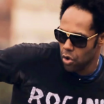 Após anos na música secular, em 2009 Thalles Roberto lançou seu primeiro álbum cristão e faz sucesso até hoje como cantor gospel. (Foto: Reprodução/YouTube)