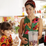 Flor Gil, filha de Bela Gil e neta de Gilberto Gil, herdou o talento da mãe na cozinha. (Foto: Reprodução)