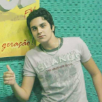 Luan revelou que sua primeira vez foi com uma namorada da época. Aos 15 anos, tanto ele quanto a menina eram virgens. Segundo contou o músico, tudo aconteceu na escada de um prédio! (Foto: Reprodução)