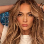 A vaidosa Jennifer Lopez diz que evita beber para não estragar a pele. (Foto: Instagram)