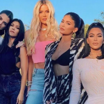 Em 2018 as irmãs Kardashians precisaram de ajuda profissional para resolverem suas questões. Na época, as celebridades estavam brigando bastante. (Foto: Instagram)