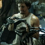 Primeiro, para interpretar um dos personagens principais do filme Elysium (2013), ele embarcou para os EUA para estudar inglês. (Foto: Divulgação)