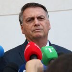 Bolsonaro realizou uma cirurgia para corrigir uma hérnia de hiato e outra de desvio de septo para melhorar sua condição respiratória. (Foto: Agência Brasil)