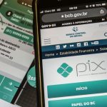 “A maturação do Pix, a conveniência no seu uso e o desenvolvimento de soluções de integração pelo mercado estão permitindo maior diversificação nos casos de uso, aumentando sua importância no bom funcionamento da economia nacional”, complementa o Banco Central. (Foto: Agência Brasil)