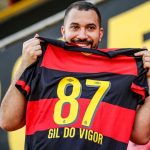 Gil do Vigor revelou ter sido alvo de um ataque homofóbico por um suposto torcedor do Sport, o qual o acusou de "envergonhar" o time devido ao seu apoio à equipe. (Foto: Divulgação)