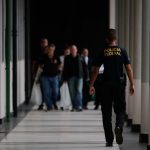 O homem foi abordado pela PF logo após o pouso e conduzido à delegacia, onde foi preso pelo crime de importunação. (Foto: Agência Brasil)