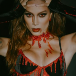 Em seguida temos Anitta, que se fantasiou de vampira (Foto: Instagram)