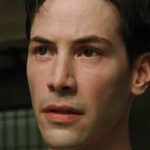 O galã de Hollywood Keanu Reeves atualmente está com 59 anos de idade, e ainda chama atenção pela sua beleza (Foto: Divulgação)