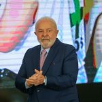 Lula deixou a unidade hospitalar sem falar com a imprensa e foi para o Palácio do Alvorada, onde continuará os exercícios de reabilitação ambulatorial do quadril operado e com as sessões de fisioterapia. (Foto: Agência Brasil)