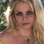 No texto, Britney declarou que admira pessoas que conseguem fazer a 'fama' funcionar em suas vidas, e ressaltou ter sido uma pessoa inocente no início da carreira (Foto: Instagram)