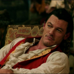 Famosos pelos filmes 'Os Três Mosqueteiros' (2011) e 'A Bela e a Fera' (2017) e a série 'O Alienista', o ator galês Luke Evans foi criado como Testemunha de Jeová. (Foto: Divulgação)