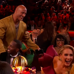 Adele havia comentado publicamente sobre nunca ter tido a oportunidade de conhecer Dwayne 'The Rock' Johnson cara a cara. O encontro ocorreu no Grammy de 2023. (Foto: Reprodução)