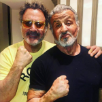 Além de atuar, Frank Stallone também é músico, mas ele é ofuscado pelo sucesso do irmão Sylvester Stallone. (Foto: Facebook)