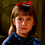 Mara Wilson foi a estrela infantil dos anos 1990. Ela tinha apenas seis anos quando atuou ao lado de Robin Williams em 'Uma Babá Quase Perfeita' (1993). A pequena atriz se lembra de ter "a conversa" com sua mãe na noite anterior ao início das filmagens. (Foto: Divulgação)