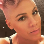 Quando estava começando, a cantora P!nk era constantemente informada que não era bonita o suficiente para estar no ramo do entretenimento. (Foto: Instagram)