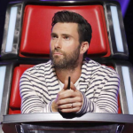 Em 2019 Levine também deu adeus a sua participação no programa 'The Voice'. O motivo? Ele estava ansioso para ficar com suas adoráveis filhas. (Foto: Divulgação)