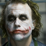 Durante as filmagens de 'O Mundo Imaginário do Dr. Parnassus' em 2008, o astro Heath Ledger morreu repentinamente de uma overdose acidental. Ele tinha apenas 28 anos na época. (Foto: divulgação)