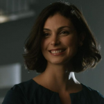 Morena Baccarin já é figurinha carimbada em séries! Ganhou fama em Hollywood como a protagonista de V, foi indicada ao Emmy por Homeland, já deu voz para a inteligência artificial Gideon em The Flash e aparece de forma recorrente em Gotham. (Foto: Divulgação)