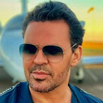 Eduardo Costa afirmou ter feito preenchimento na face, mas não considera isso cirurgia plástica. (Foto: Instagram)