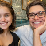 Recentemente, quando cortou o cabelo, Elisa, filha de Sandra Annenberg, foi comparada à mãe. (Foto: Instagram)