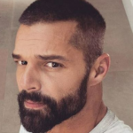 O artista Ricky Martin, vencedor do Grammy, fez uma pausa de três anos da indústria musical em 2007 para se concentrar em um novo e crucial capítulo em sua vida. (Foto: Instagram)