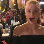 Sophie inclusive postou uma foto sorrateira e hilária em seu Instagram quando viu sua paixão no "Screen Actors Guild Awards", em 2016. (Foto: Reprodução/Instagram)