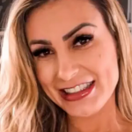 Polêmica e com personalidade forte, Andressa Urach tatua rosto. (Foto: Instagram)