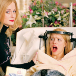 O clássico cult "Meninas Malvadas" (2003) estava cheio de personagens memoráveis, mas apenas uma dupla marcante de mãe e filha: Amy Poehler e Rachel McAdams. (Foto: Divulgação)