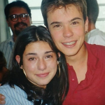 De acordo com Fê Paes Leme, tudo aconteceu na época em que estrelaram a série 'Sandy & Júnior' (1999). (Foto: Reprodução)