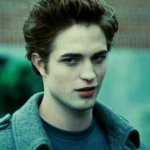 Quando Robert Pattinson conseguiu o papel de Edward Cullen na franquia Crepúsculo, ele entrou no reino do superestrelato repentino. (Foto: Divulgação)