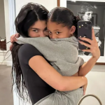 "Desde quando eu virei mãe, se tornou um sonho desenvolver produtos de cuidados para os bebês (...)", disse a irmã de Kim Kardashian. (Foto: Instagram)