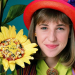 Mayim Bialik estrelou como o protagonista da série de TV "Blossom" (1991 e 1995). (Foto: Divulgação)