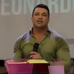 De maneira alguma eu, pastor Leonardo Menezes, estava falando mal da Virginia Fonseca, até porque quem sou eu para falar mal dela ou de quem quer que seja.", garantiu. (Foto: Reprodução)