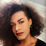 Primeira artista transgênero brasileira a vencer um Grammy Latino, Liniker deu início ao processo de transição quando despontava no cenário musical, aos 19 anos. (Foto: Instagram)