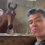 Atualmente, o famoso vive no interior de Minas Gerais e trabalha com pecuária e criação de cavalos no Haras Kirk, de sua propriedade. (Foto: Reprodução/Instagram)